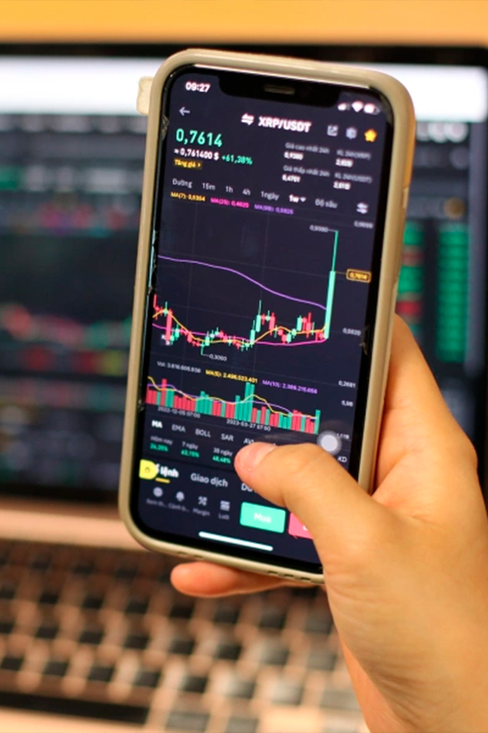 Google Miner trading panel showing cryptocurrency charts and analysis